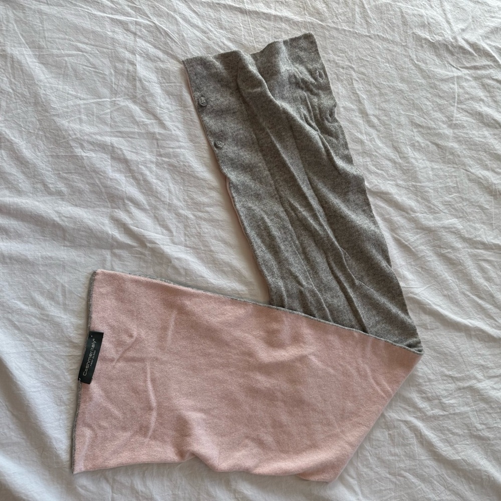 Two-Tone Cashmere Scarf in Pink and Gray, Offers welcome